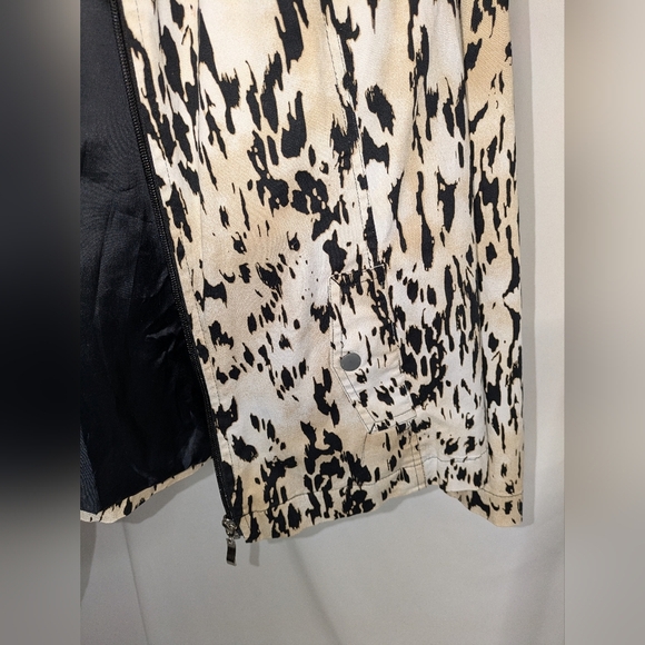 Studio Works Lightweight Animal Print Jacket | Soft & Stylish - Picture 4 of 5